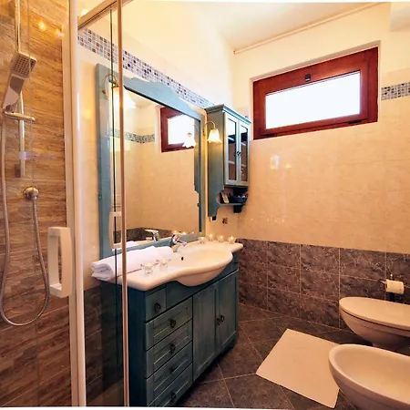 Apartment Sleeps 6 Argegno
